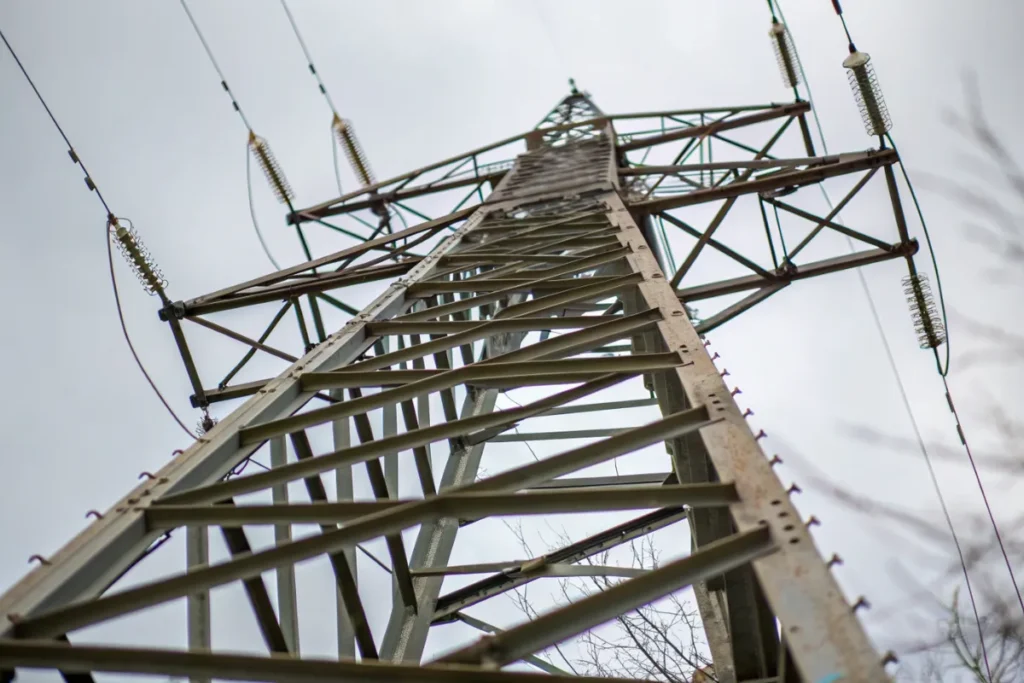 Solar Clipping: How Can Engineers Reduce its Losses?